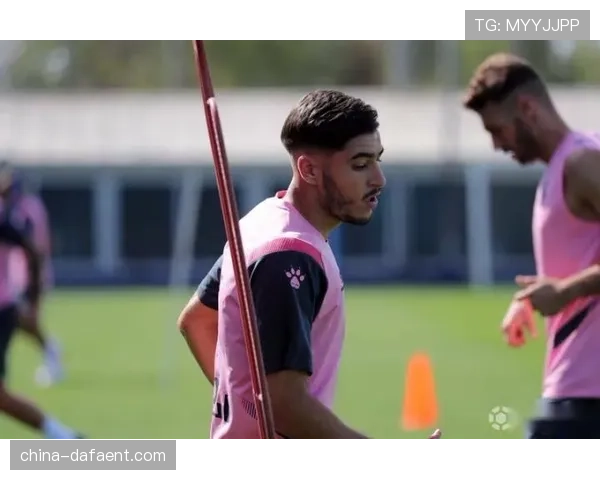 卡莱罗94%传球成功率 西班牙人后卫出球能力值得肯定